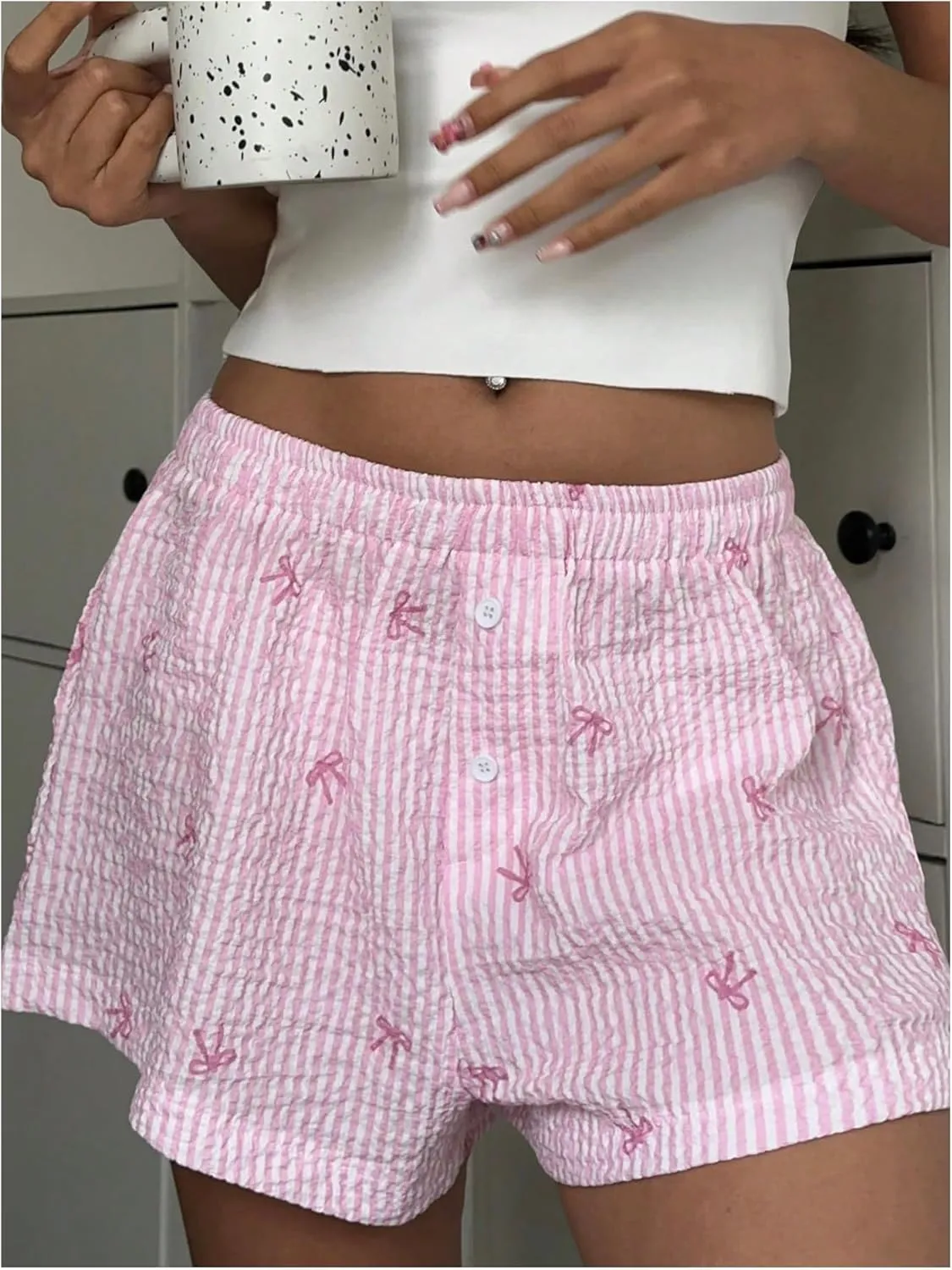 Verdusa Women's Floral Embroidery Elastic High Waist Scalloped Shorts