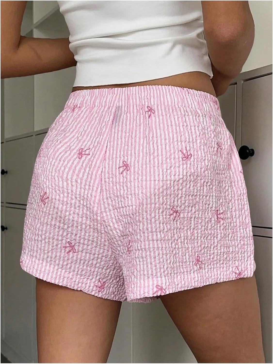 Verdusa Women's Floral Embroidery Elastic High Waist Scalloped Shorts